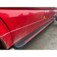 Бокові пороги Maya Red (2 шт., алюміній) Середня база для Mercedes Sprinter 2006-2018 рр.