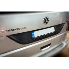 Пластикова накладка на кришку багажника Чорна для Volkswagen T6 2015↗, 2019↗ рр.