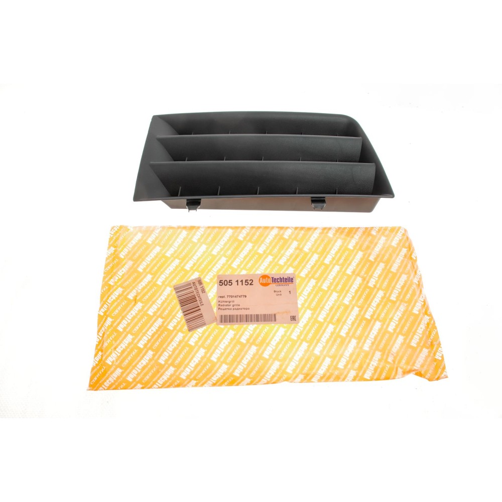 Решітка радіатора Renault Megane/Scenic 03-09 (L)