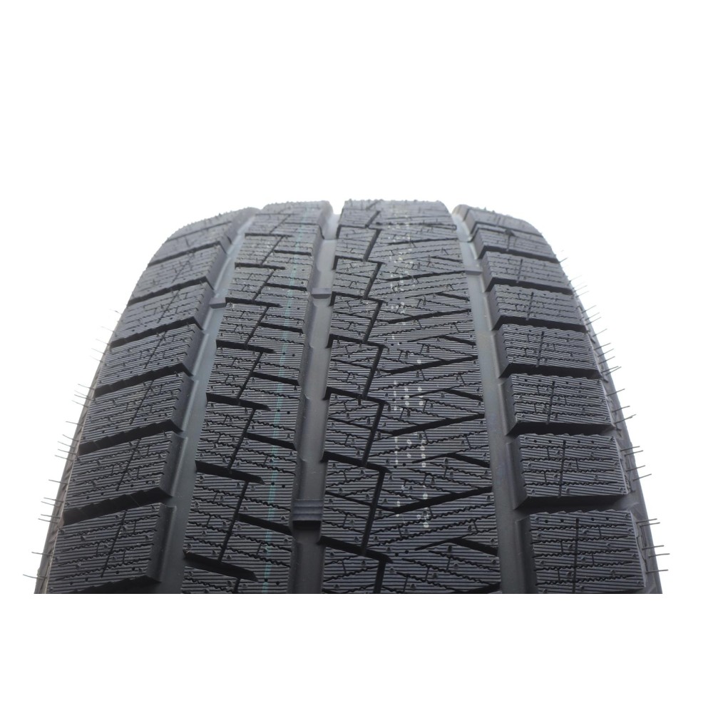 Шина AW33 235/45 R18 98H (зимова)