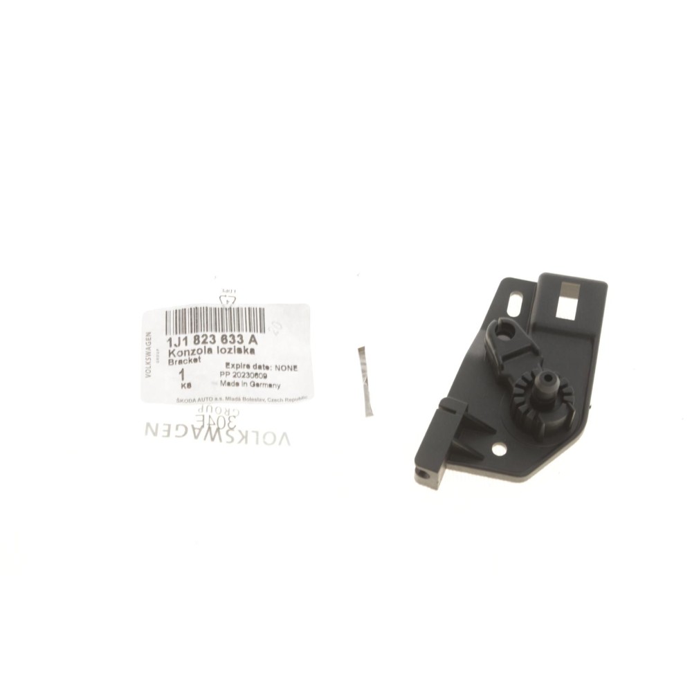 Кронштейн ручки капоту  VW Golf -06