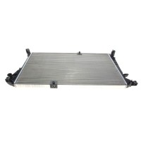 Радіатор охолодження Opel Vivaro 2.5dCi 06-/Renault Master 2.2/2.5dCi 03-