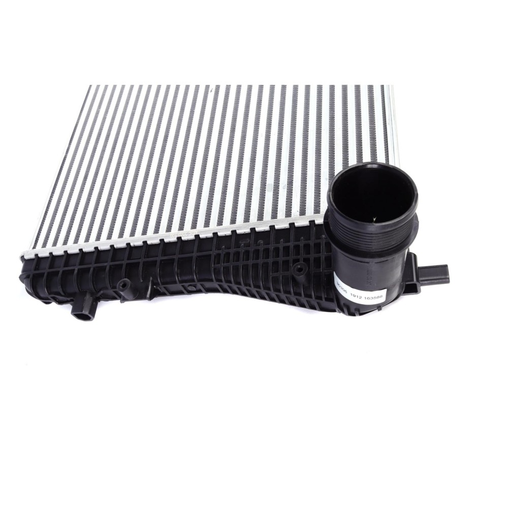 Радіатор інтеркулера VW Passat/Sharan/Tiguan 1.4-2.0D 05-