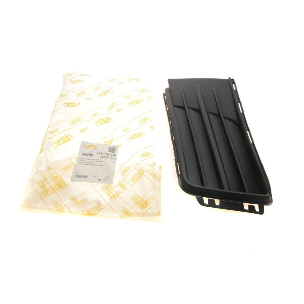 Вставка бампера (під протитуманку) VW Caddy IV 15-20 (R)