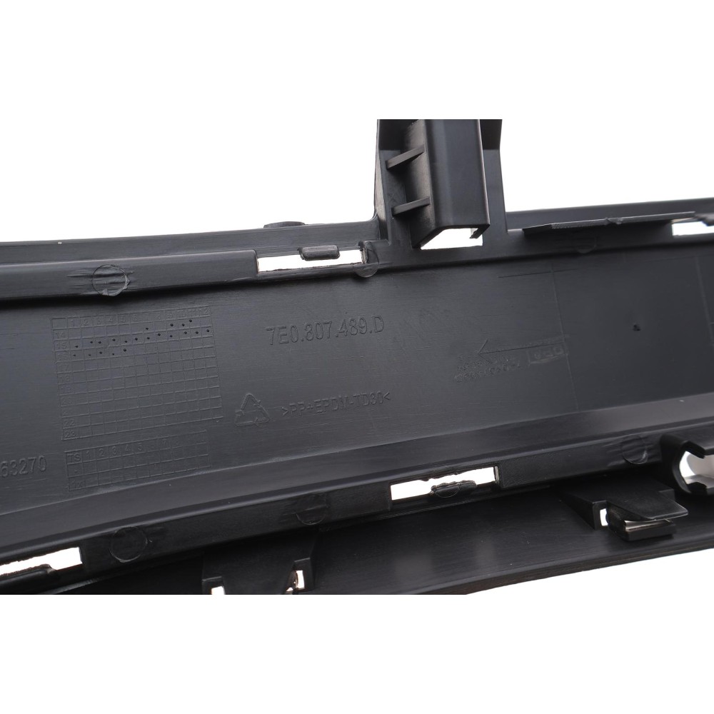 Вставка бампера (під протитуманку) VW T6 2.0 TDI 15-19 (L)