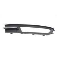 Вставка бампера (під протитуманку) VW Passat 14- (R)