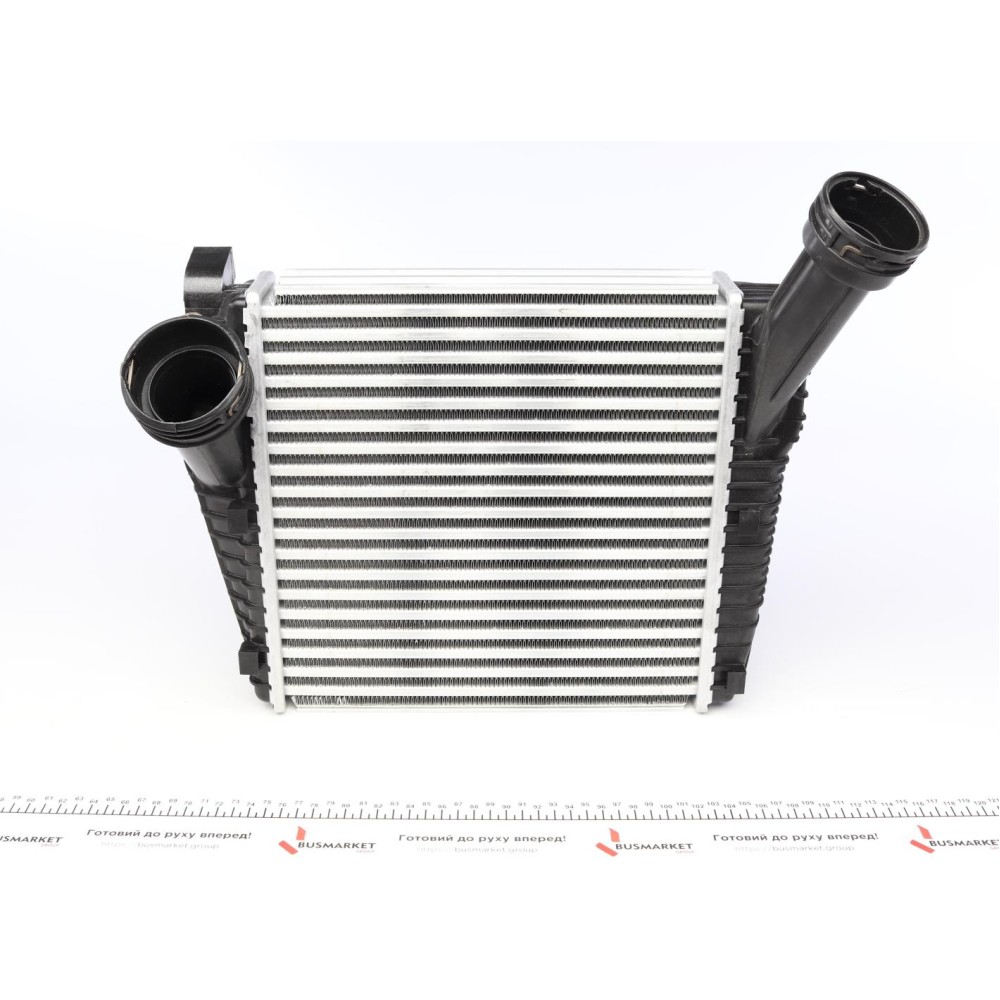 Радіатор інтеркулера Audi Q7/VW Touareg 3.0/4.1 03- (R)