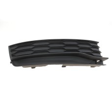 Вставка бампера (під протитуманку) VW Passat 15- (R)