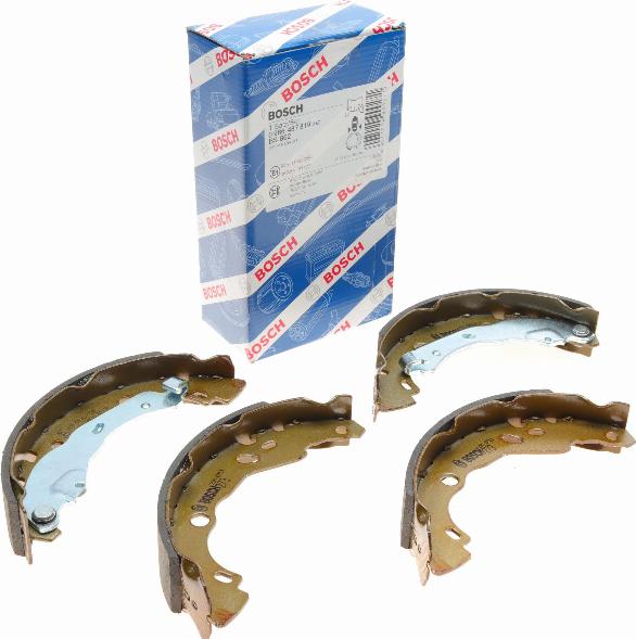 BOSCH 0 986 487 819 - Комплект гальмівних колодок autodetail.com.ua