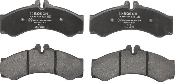 BOSCH 0 986 424 832 - Комплект гальмівних накладок, дискове гальмо autodetail.com.ua